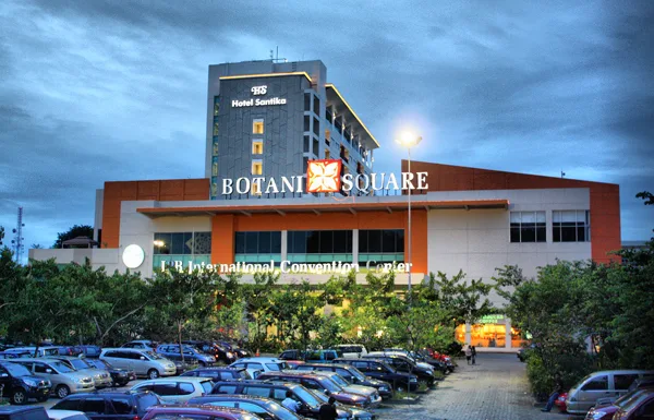 13 menit ke Botani Square Mall